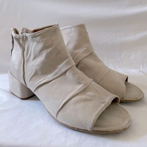 A.S. 98 Open-toe Cream Booties